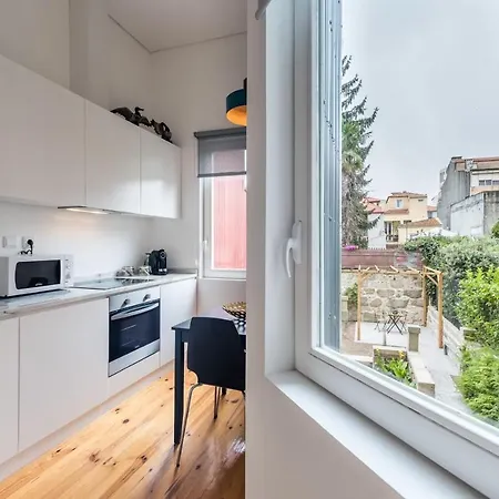 Guestready - Luxus Apts - Alves Da Veiga Garden Appartement